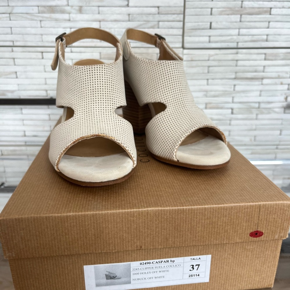 COCLICO Women's Cream Sandals